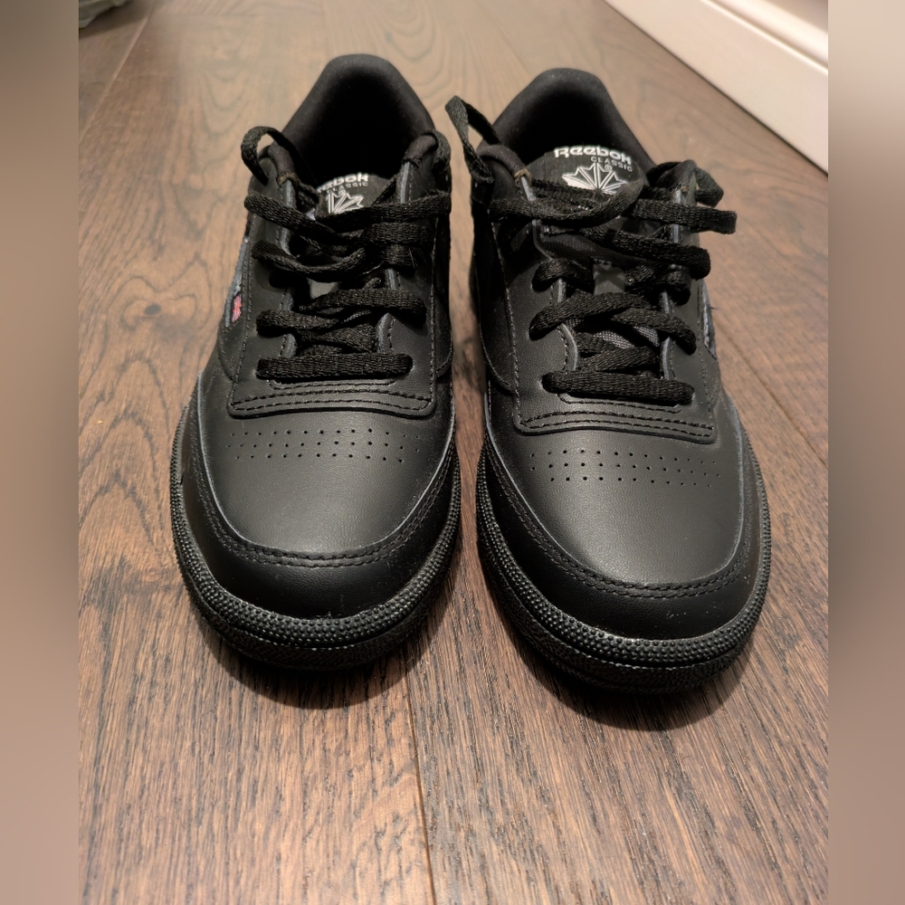 Reebok Classic Black Leather Womens Sneakers. US 5.5, EU 37.
